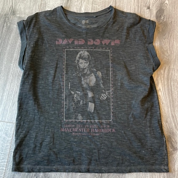 Bowie Classic T with Cuffed Sleeves . - Picture 2 of 10